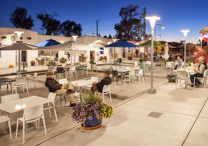 El Vado Motel Plaza outdoor dining seating area